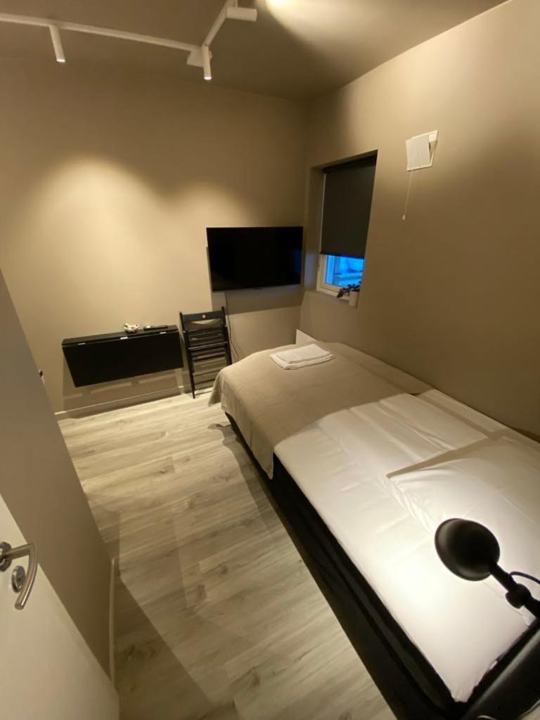 Bispegata 5 - Studio Apartment Hotel Tromsø Esterno foto